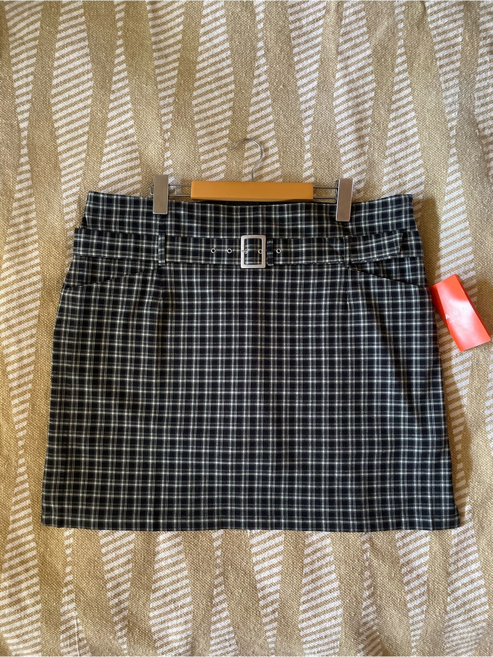 Audacious Woman Black White Plaid Buckle Belt Skort – Size 12 NWT